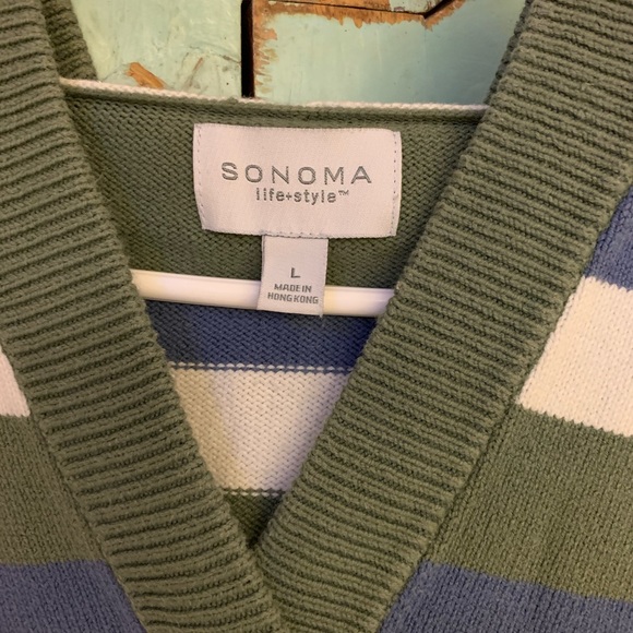 Woman’s Sweater - Picture 2 of 2